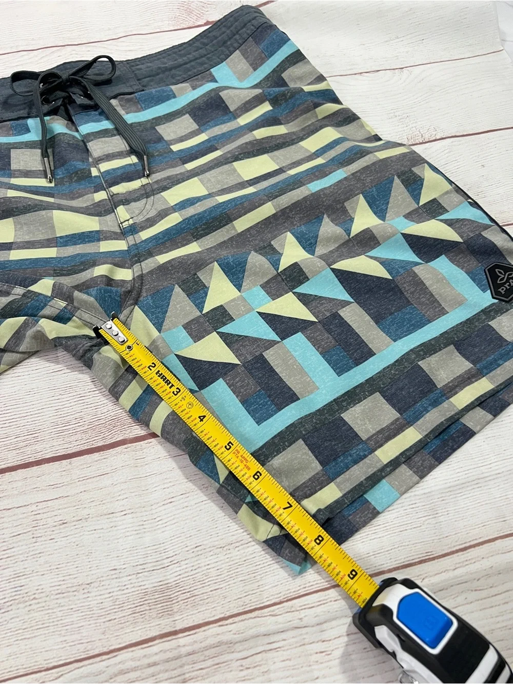 Prana Men’s Sander Boardshort - size 33 - swim surf beach blue gray geo shorts